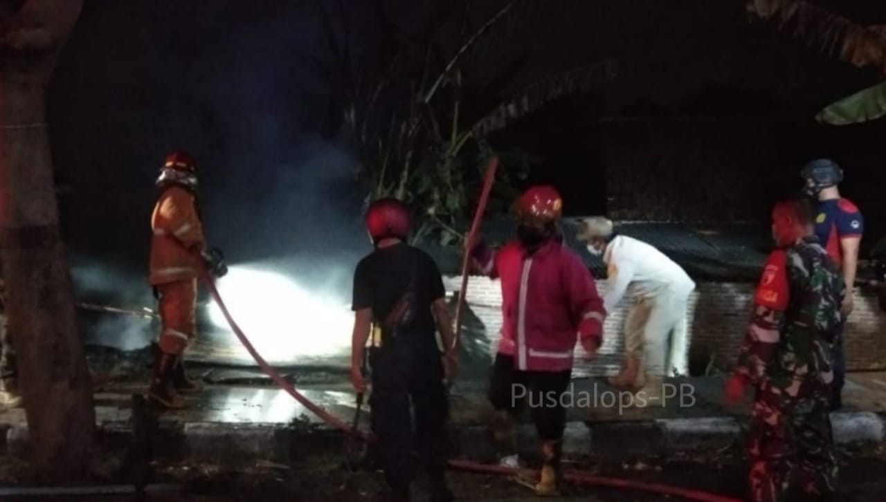 Bara Putung Rokok Lenyapkan Bengkel Jok Mobil