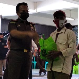 Kajari Kab.Pasuruan Bagi 1000 Paket Sembako dan Donor Darah Kajari Kab.Pasuruan Bagi 1000 Paket Sembako dan Donor Darah