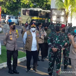 Panglima: TNI-Polri Bantu Lacak Kontak Pasien COVID-19 di Perkampungan