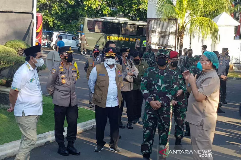 Panglima: TNI-Polri Bantu Lacak Kontak Pasien COVID-19 di Perkampungan