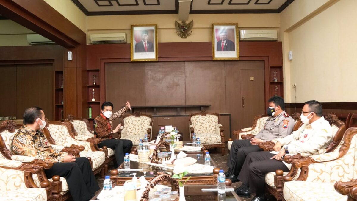 Wagub Emil Pamer Inovasi Samsat di Depan MenPAN RB