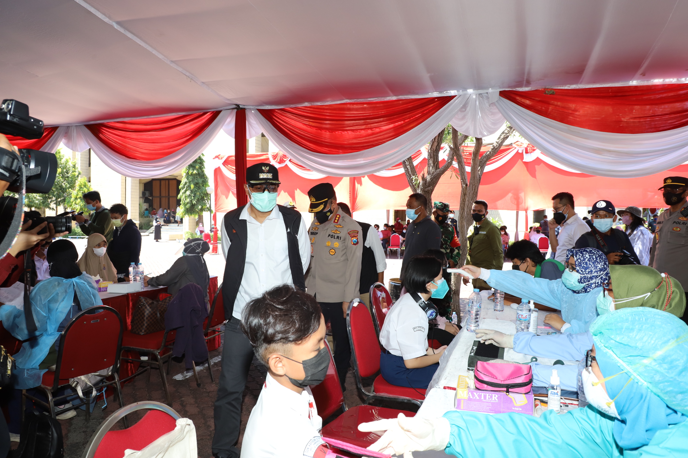 Serbuan Vaksinasi di 67 Lokasi Upaya Surabaya Kejar Target Herd Immunity