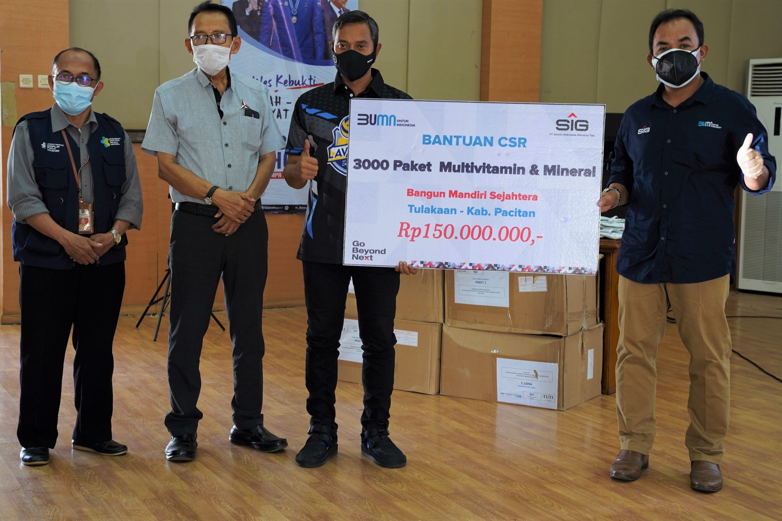 SIG Salurkan Bantuan 5.000 Paket Multivitamin di Jatim dan Jateng