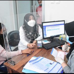 Khawatir Terjadi Pungli, Bupati Ikfina Awasi Pencairan BPUM dan Bantuan Beras PPKM Khawatir Terjadi Pungli, Bupati Ikfina Awasi Pencairan BPUM dan Bantuan Beras PPKM
