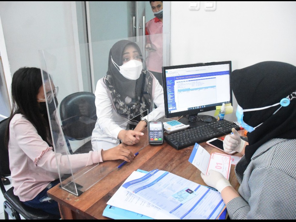Khawatir Terjadi Pungli, Bupati Ikfina Awasi Pencairan BPUM dan Bantuan Beras PPKM