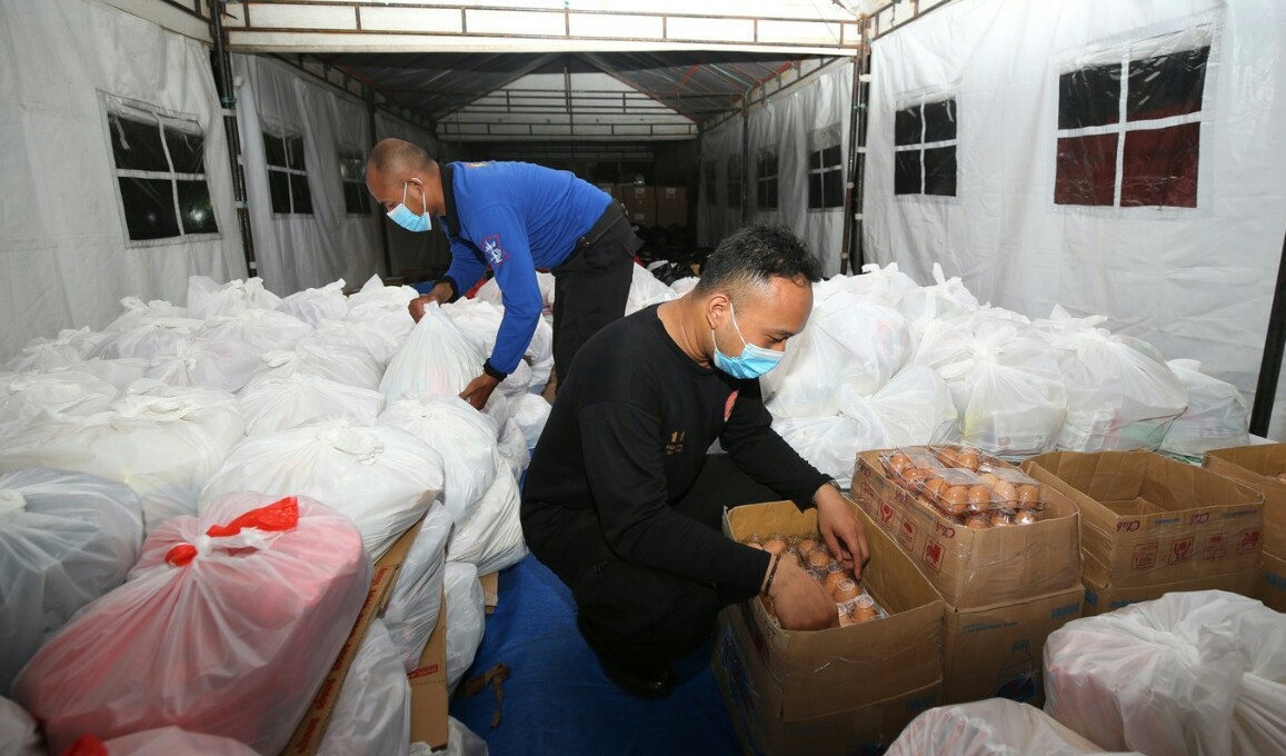 ASN Pemkot Surabaya Urunan Membantu Warga Terdampak C19