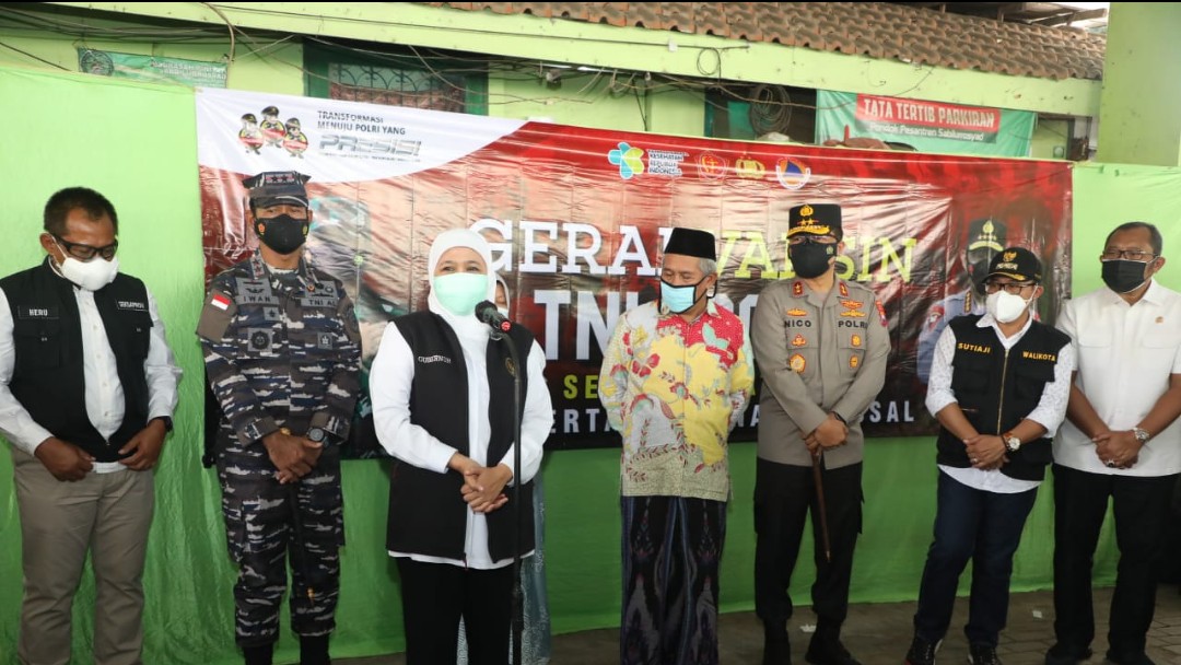 Gubernur Tinjau Vaksinasi di Stadion Gajayana dan Ponpes Sabilurrosyad Malang