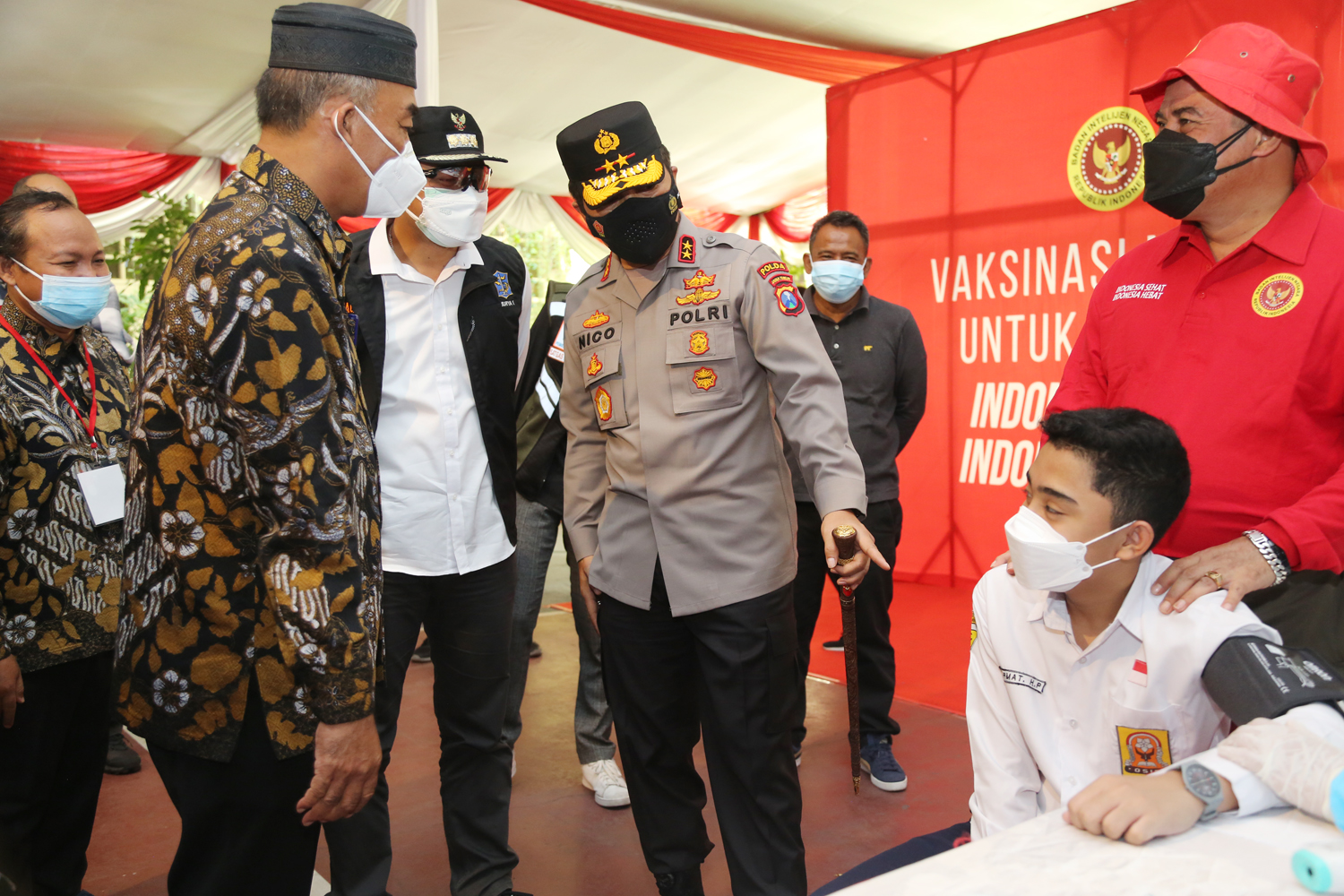 Wali Kota, Kepala BIN, dan Kapolda Jatim Tinjau Vaksinasi Pelajar dan Door to Door