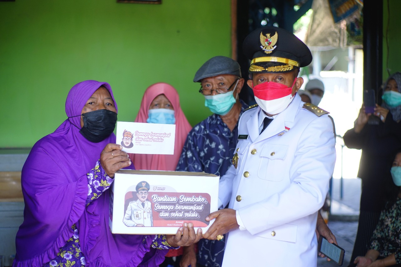 Armuji Kunjungi Keluarga Pejuang, tak Lupa Beri Bingkisan