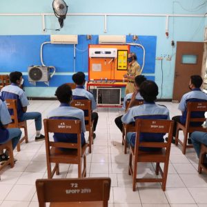 Awali Pembelajaran Tatap Muka Terbatas, Gubernur Tinjau SMKN 7 Surabaya