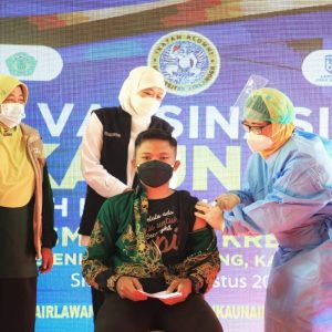 57 Ribu Dosis Vaksinasi Untuk SMA/SMK se Jatim 57 Ribu Dosis Vaksinasi Untuk SMA/SMK se Jatim