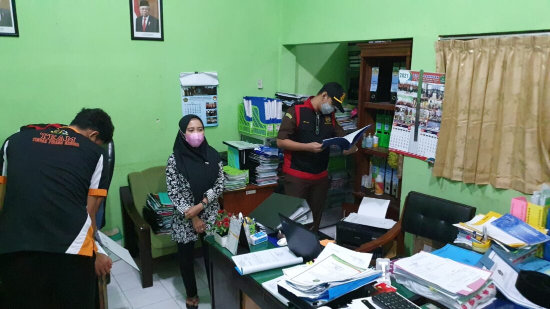 Geledah Kantor Kemenag Kab.Pasuruan, Penyidik Sita Ratusan Dokumen Dan 2 CPU