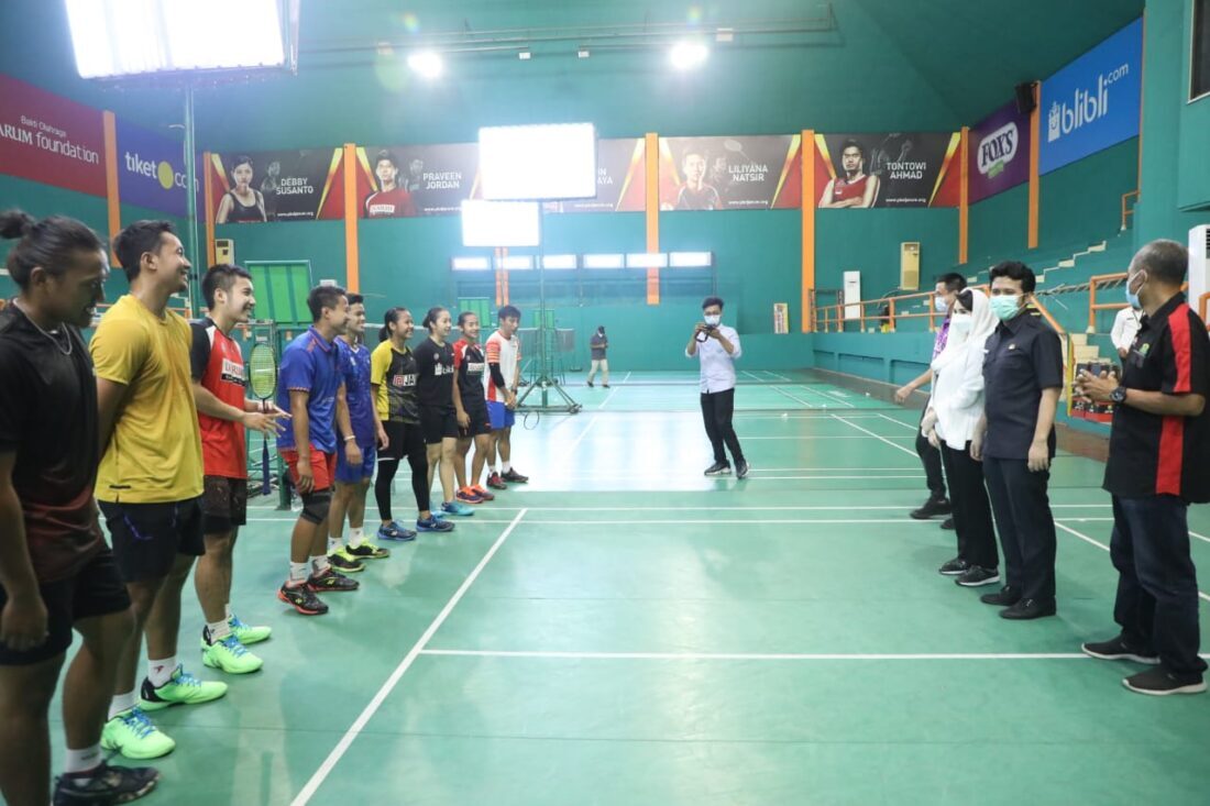 Wagub Emil – Arumi Beri Semangat Atlet Bulu Tangkis Jatim