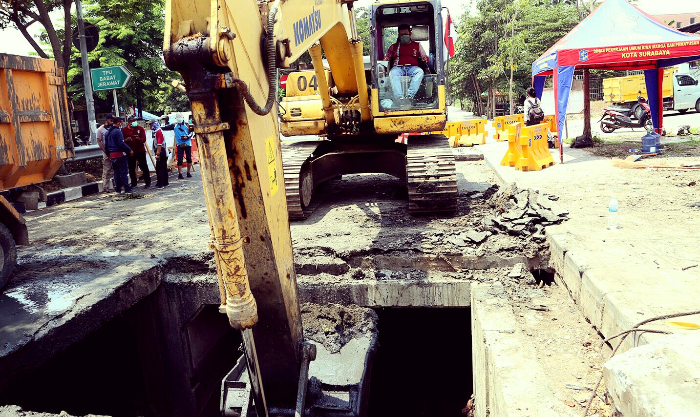 Saluran Box Culvert Dipenuhi Endapan Lumpur Mulai Dikeruk