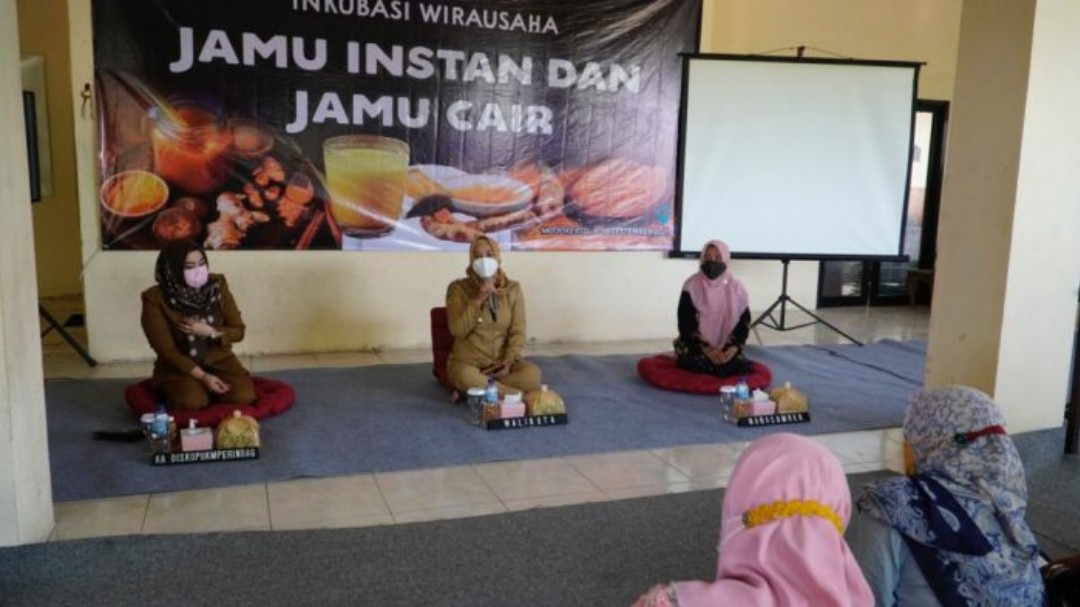 Pemulihan Ekonomi Dampak Covid-19 Ning Ita Fasilitasi Market Wirausaha Jamu