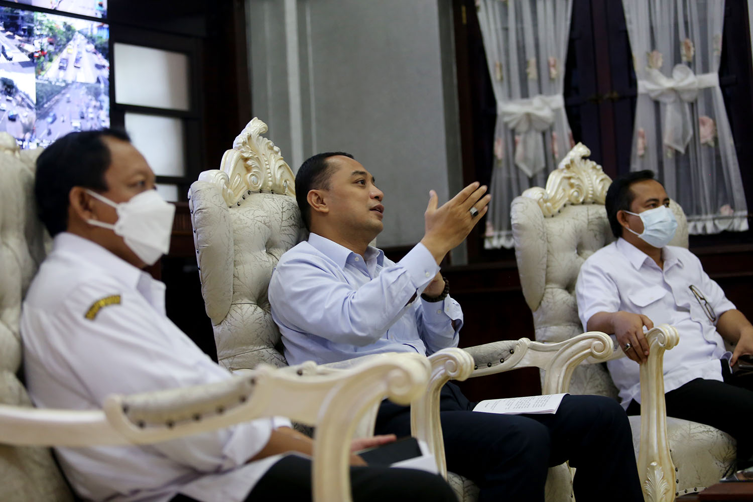 Lepas Atlet Surabaya Menuju PON Papua, Eri Beri Target 54 Medali Emas