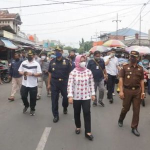 Ning Ita Bersama KPPBC & Kejaksaan Sidak Rokok Ilegal Di Pasar Tanjung