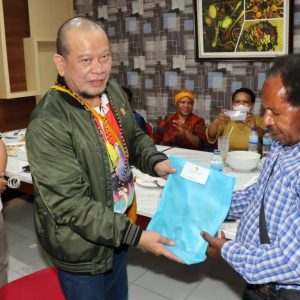 Kepala Suku di Papua Dukung LaNyalla Lanjutkan Program Jokowi di Bumi Cendrawasih Kepala Suku di Papua Dukung LaNyalla Lanjutkan Program Jokowi di Bumi Cendrawasih