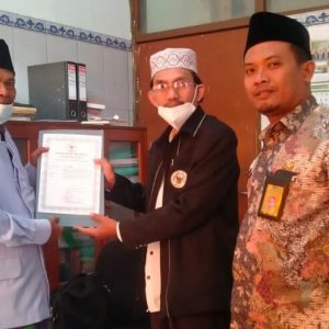 Serahkan 11 SK, BWI Minta Nadzir Tertib Administrasi Serahkan 11 SK, BWI Minta Nadzir Tertib Administrasi