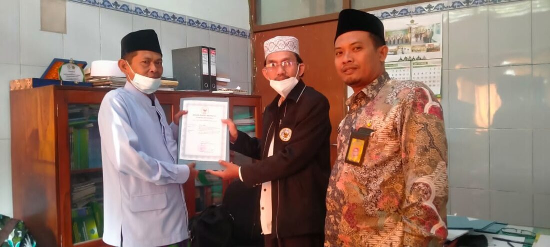Serahkan 11 SK, BWI Minta Nadzir Tertib Administrasi