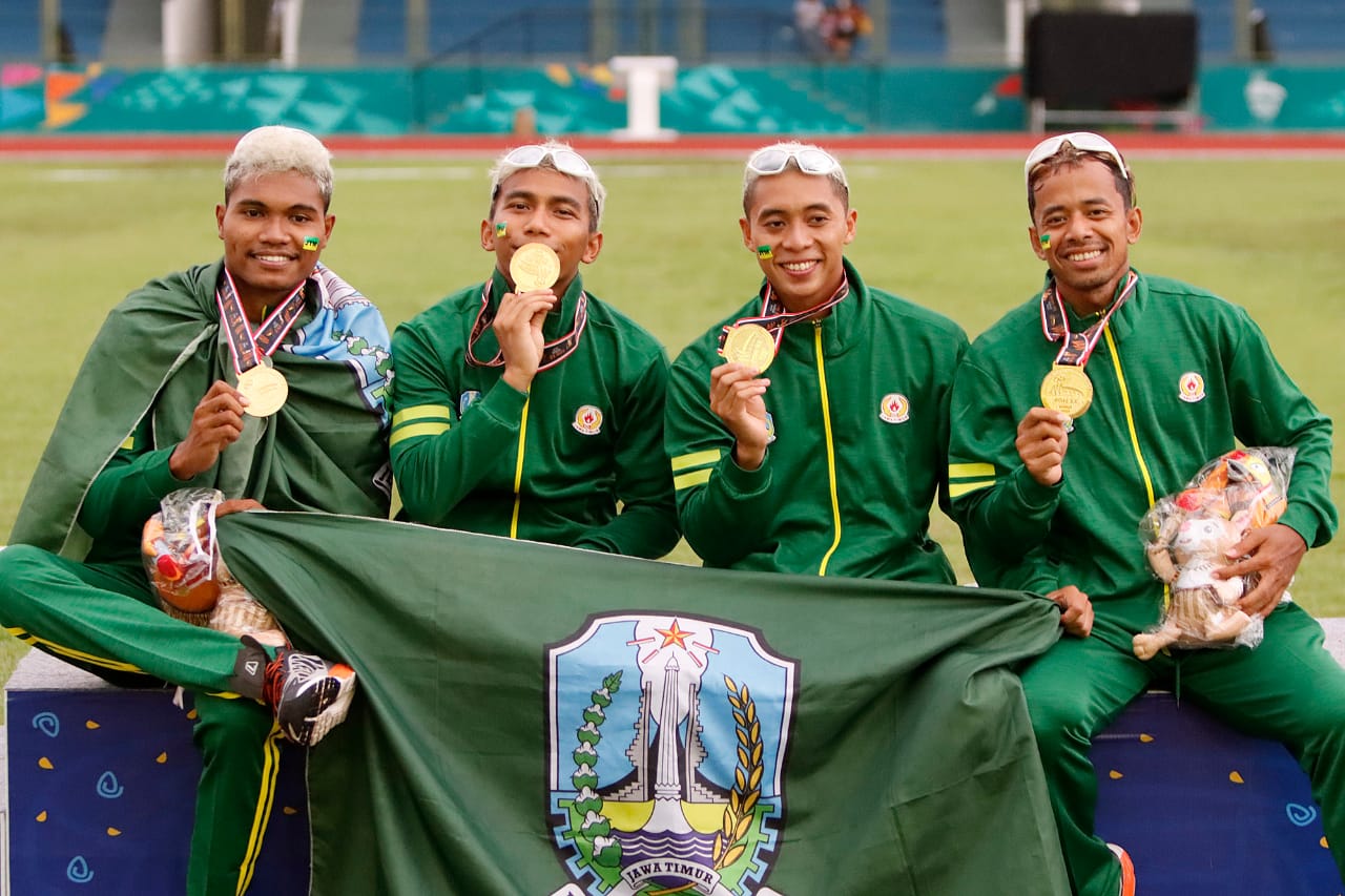Estafet 4×100 Meter Putra-Putri Raih Emas dan Perak