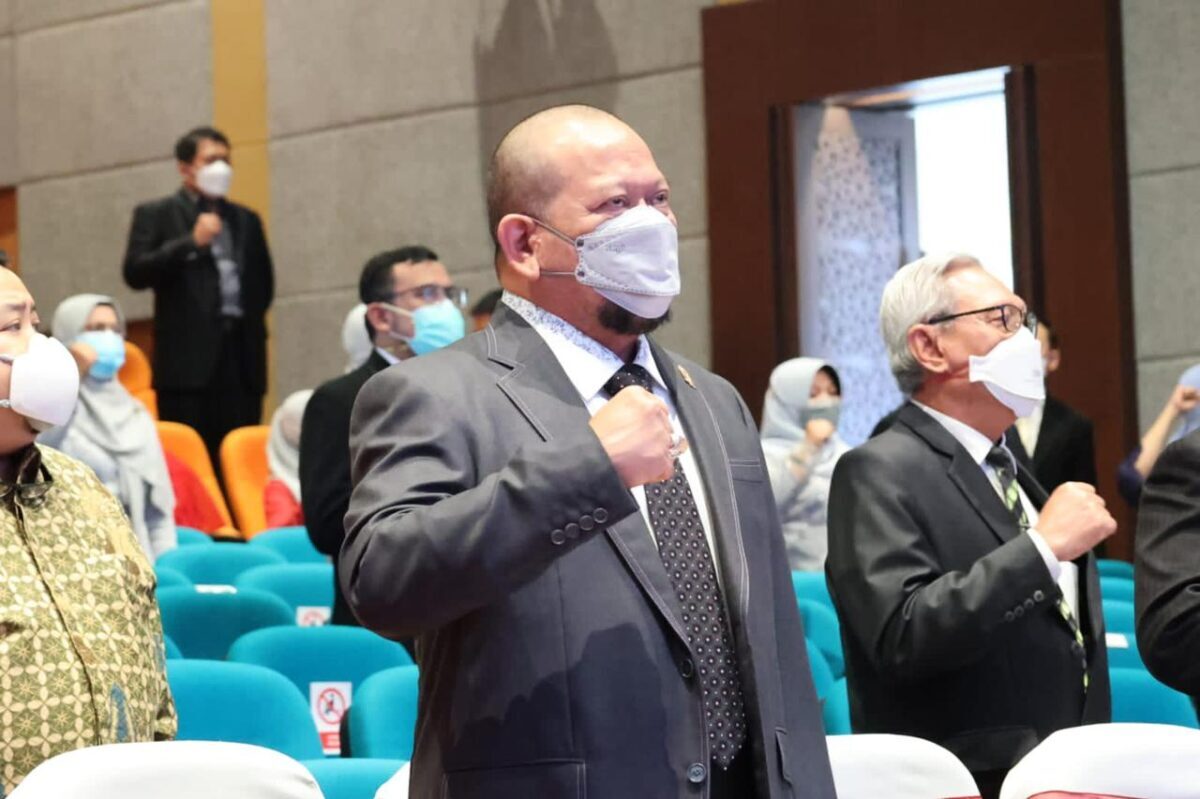 Hadir di Pengukuhan Guru Besar, LaNyalla: Kontribusi UNUSA Sangat Ditunggu