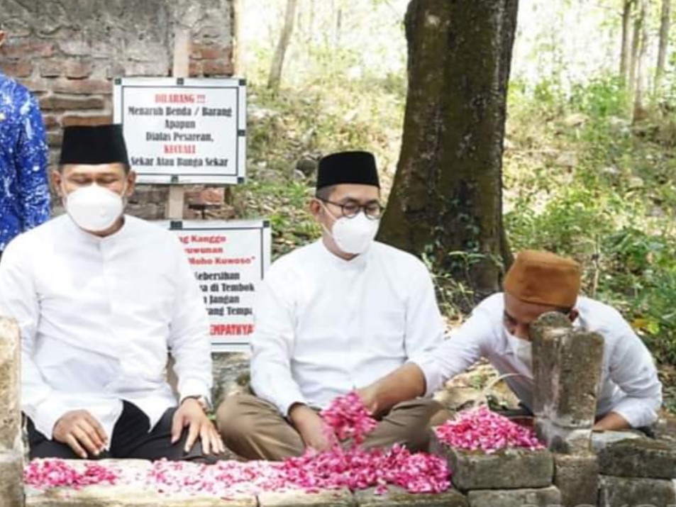 Ketua DPRD Magetan Ziarah Makam Leluhur Maduretno Gunung Bancak