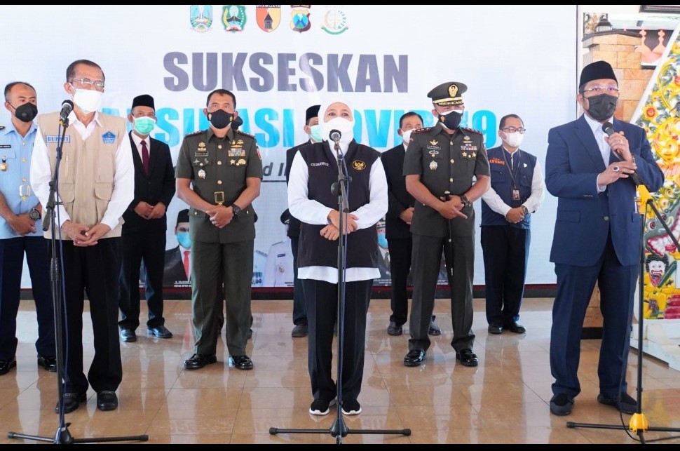Ziarah ke Makam Gubernur Pertama Jatim, Ini Wejangan Khofifah