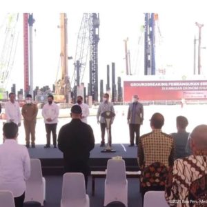 Dampingi Presiden Jokowi Resmikan Smelter di Gresik Gubernur Khofifah Sebut Ini Proyek Strategis Dampingi Presiden Jokowi Resmikan Smelter di Gresik Gubernur Khofifah Sebut Ini Proyek Strategis