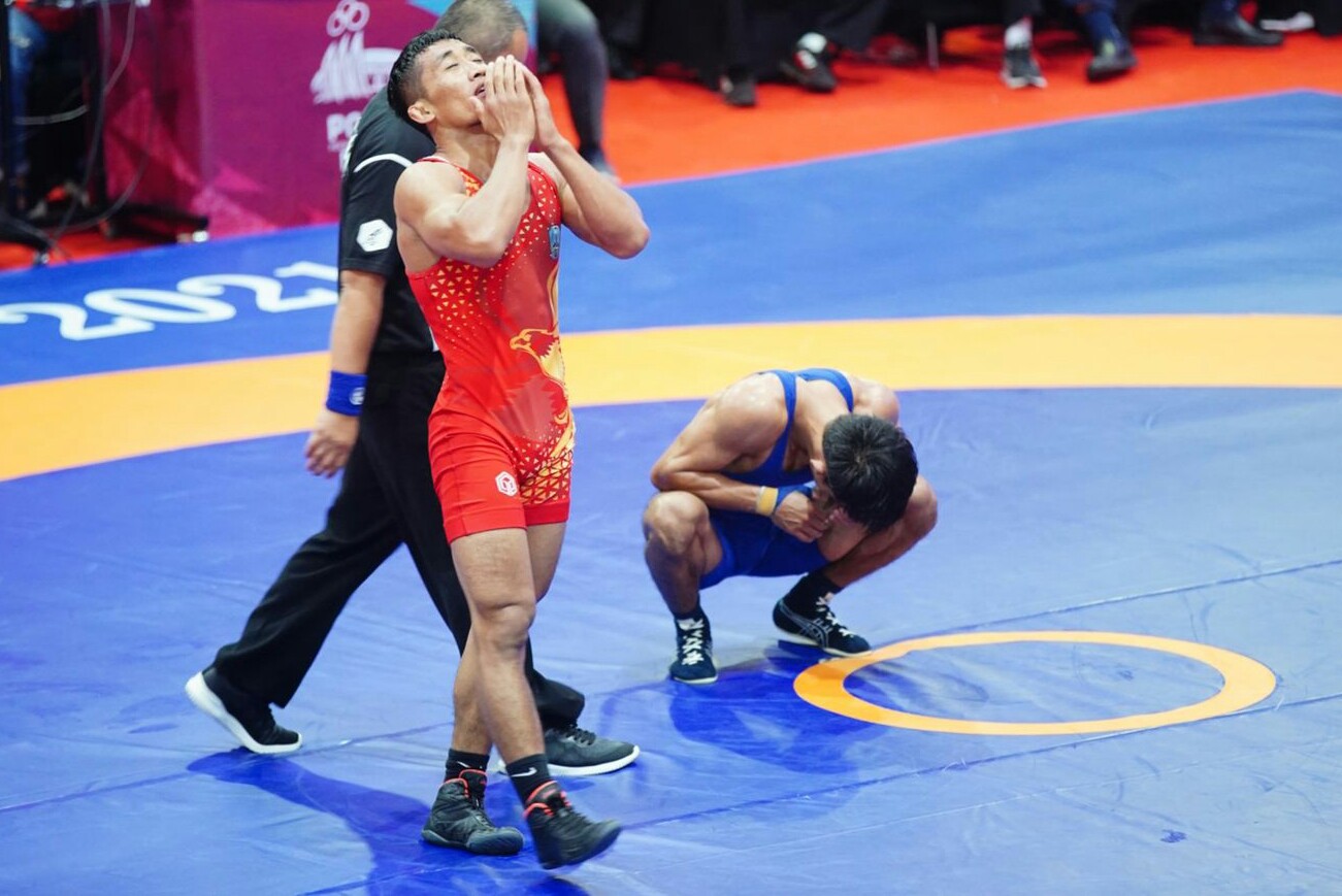 Diwarnai Insiden Gigit Pinggang, Pegulat Jatim Sumbang Tiga Medali