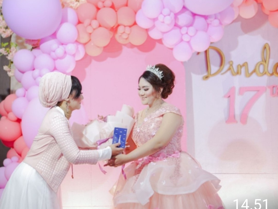 Viral Artis Terkenal Ibukota, Ucapin Ultah 17 ke Putri Solo Dinda Maharani