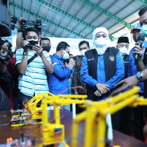 Gubernur Khofifah Dorong Lulusan SMK Berwirausaha Gubernur Khofifah Dorong Lulusan SMK Berwirausaha
