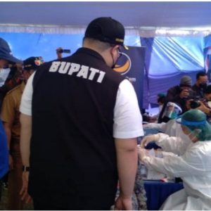 Apresiasi Parpol, Bupati Kediri Tinjau Vaksinasi di Lapangan Gedangsewu Apresiasi Parpol, Bupati Kediri Tinjau Vaksinasi di Lapangan Gedangsewu