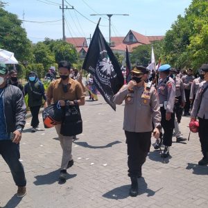 Massa “Makar” Tuntut Oknum Anggota DPRD Diusut Massa “Makar” Tuntut Oknum Anggota DPRD Diusut