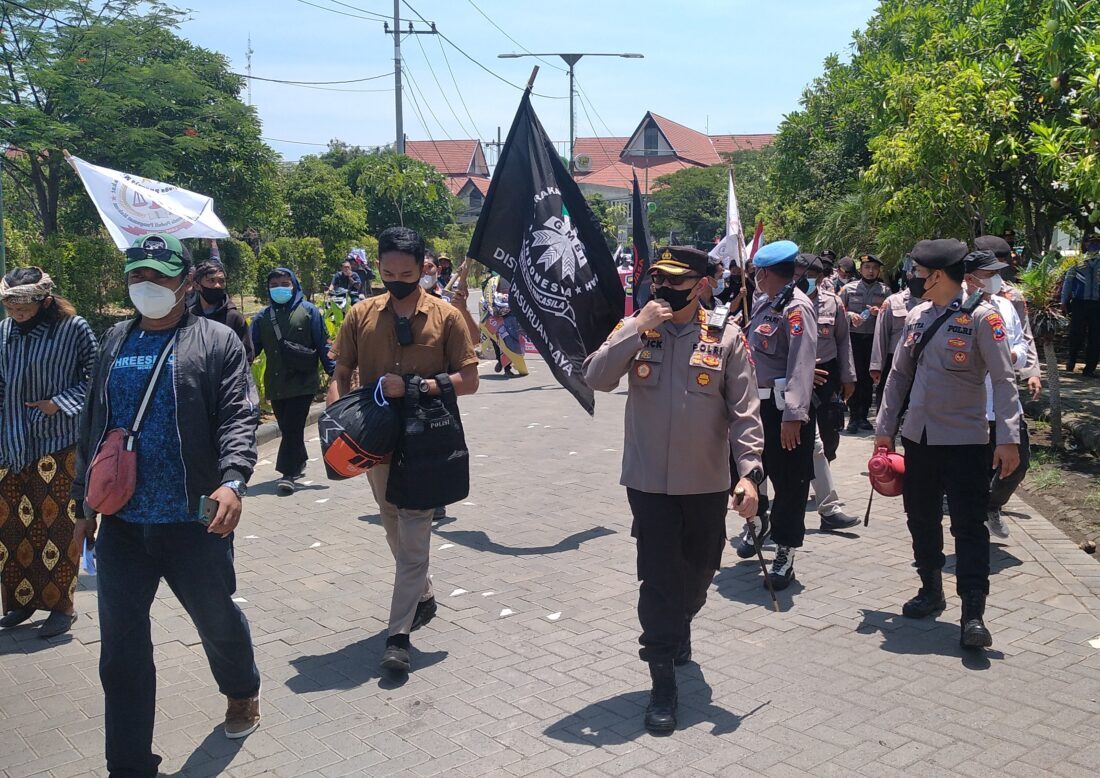 Massa “Makar” Tuntut Oknum Anggota DPRD  Diusut