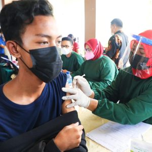 Ditinjau Gubernur, Vaksinasi Banyuwangi Dosis Pertama 64.98%, Dosis Kedua Capai 38.26% 