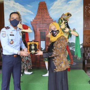 Layanani Pembuatan Paspor Dengan Mobil Keliling Layanani Pembuatan Paspor Dengan Mobil Keliling