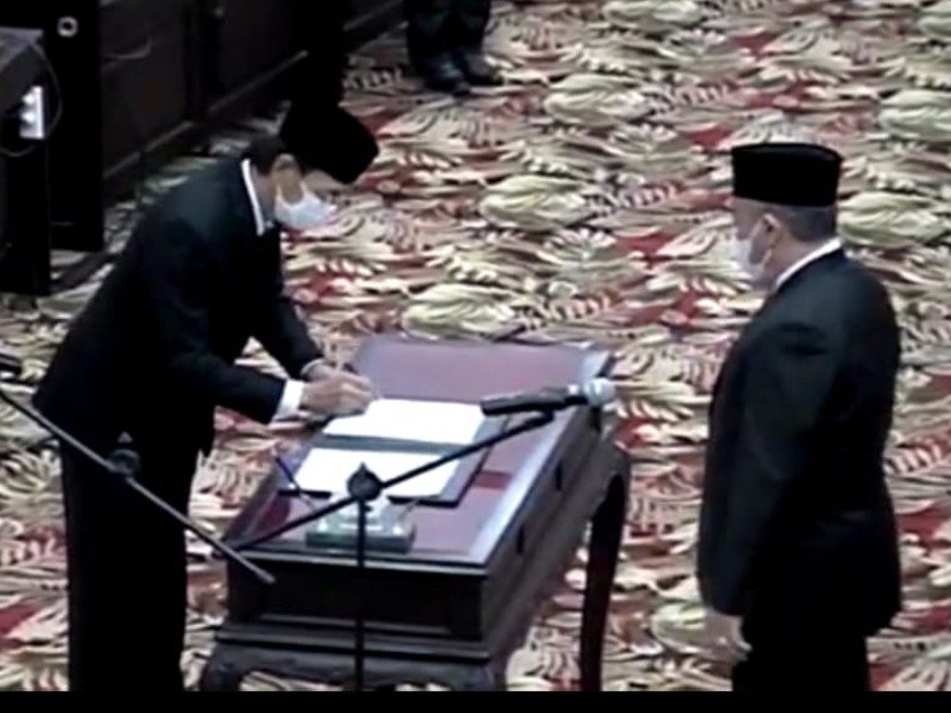 HM Rofiq Dilantik Anggota DPRD Jatim Antar Waktu