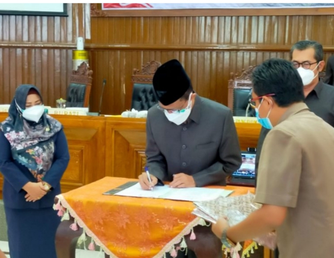 Ketua DPRD Dan Bupati Tandatangani Nota Kesepakatan KUA-PPAS APBD T A 2022