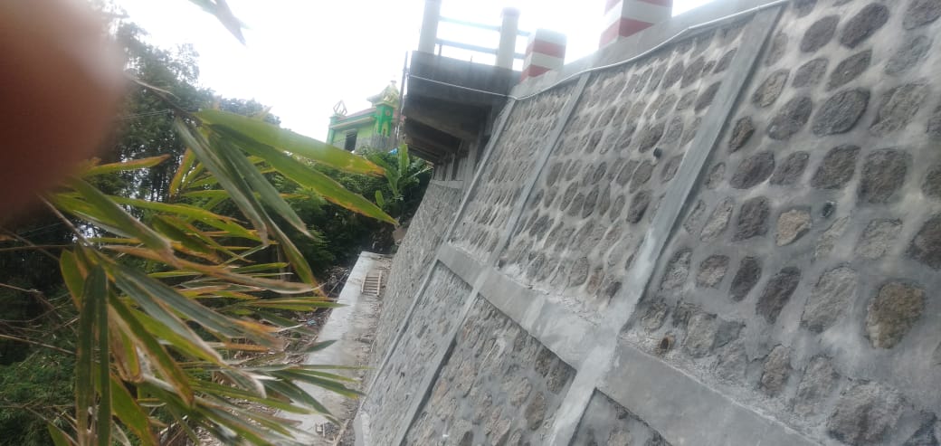 Dinas PUPR Bangun Kembali Talud Yang longsor Akibat Banjir