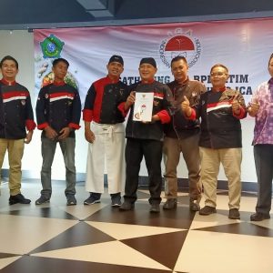 Terobsesi Pecahkan MURI Bikin Lontong Kupang Raksasa Terobsesi Pecahkan MURI Bikin Lontong Kupang Raksasa