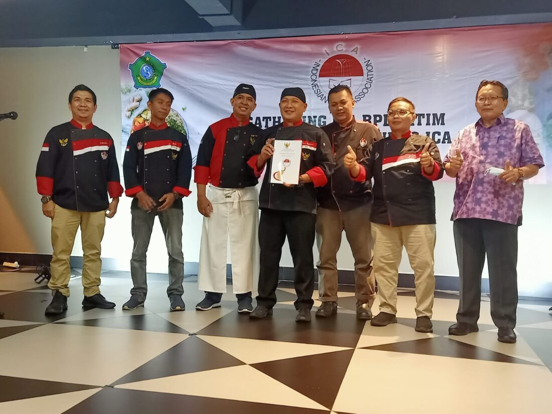 Terobsesi Pecahkan MURI Bikin Lontong Kupang Raksasa