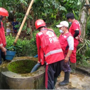 PMI Lakukan Normalisasi 51 Sumur Tak Layak Konsumsi PMI Lakukan Normalisasi 51 Sumur Tak Layak Konsumsi