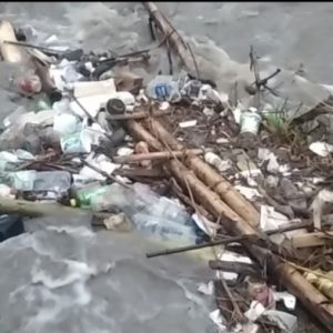 Tersumbat Batang Bambu Dan Sampah, Dusun Pasinan Terendam Air Setinggi 50cm Tersumbat Batang Bambu Dan Sampah, Dusun Pasinan Terendam Air Setinggi 50cm