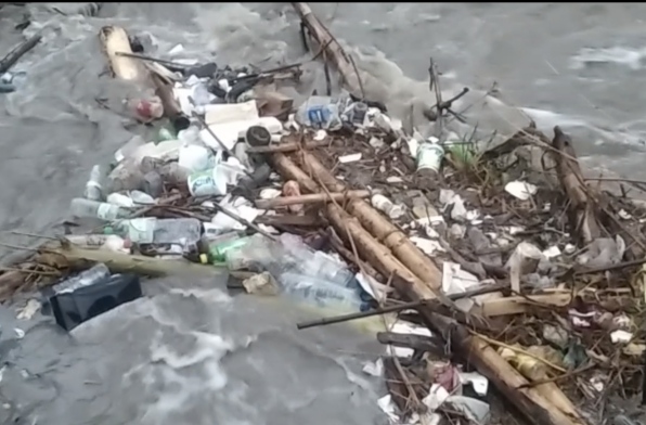 Tersumbat Batang Bambu Dan Sampah, Dusun Pasinan Terendam Air Setinggi 50cm