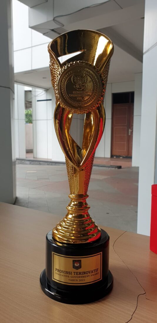 Penghargaan Innovative Gaverment Award Percepat  ASN Jatim Layani Masyarakat