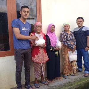 FOSKAPDA Bersama TRC PPA Bagikan Bingkisan Beras Pada Janda Tua Dan Kaum Dhuafa