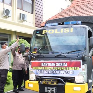 3 Truk Polresta Banyuwangi Kirim Bantuan untuk Korban Erupsi Semeru