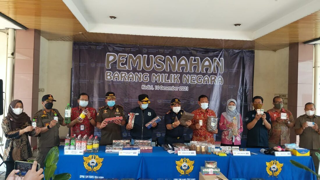 Bea Cukai Kediri Musnahkan Barang Bukti Ilegal Senilai Ratusan Juta
