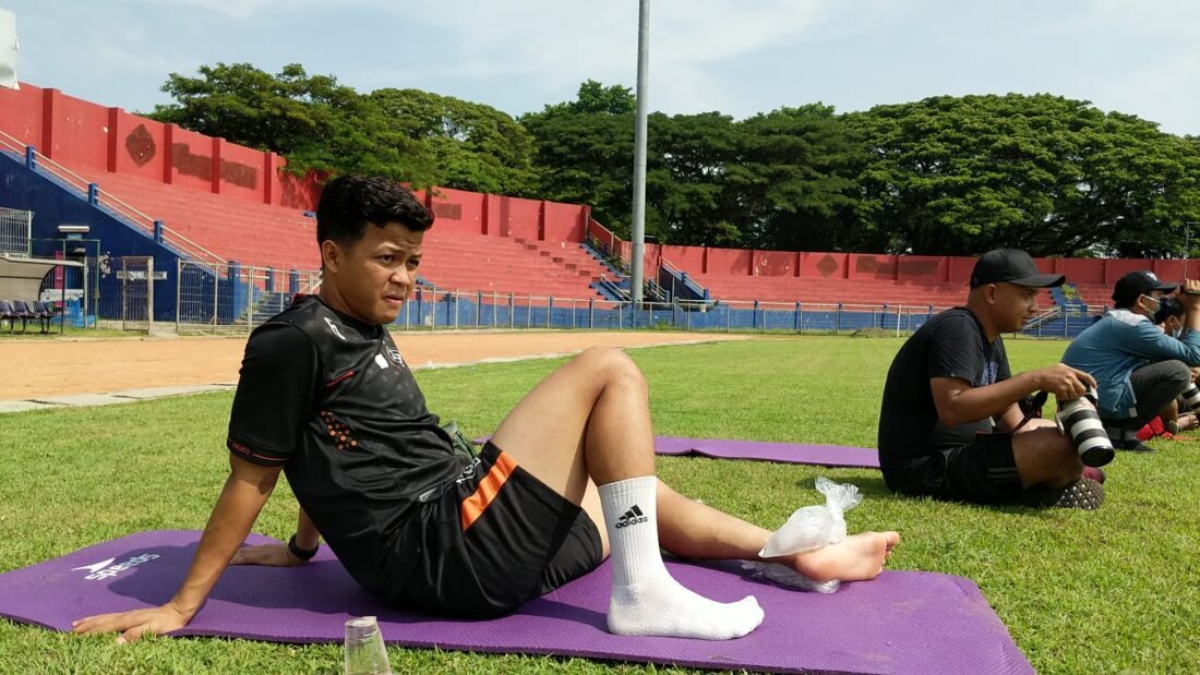 Pemain Persik Kediri Bayu Otto Terancam Tidak Bisa Main Akibat CIdera Kaki